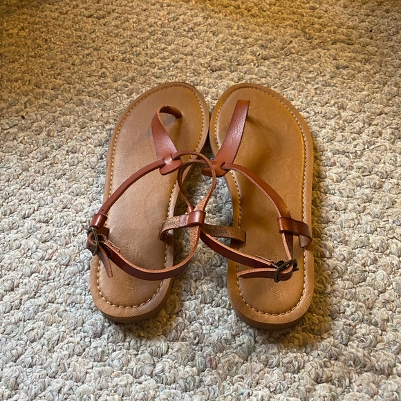 Universal Thread Sandals - Picture 3 of 4